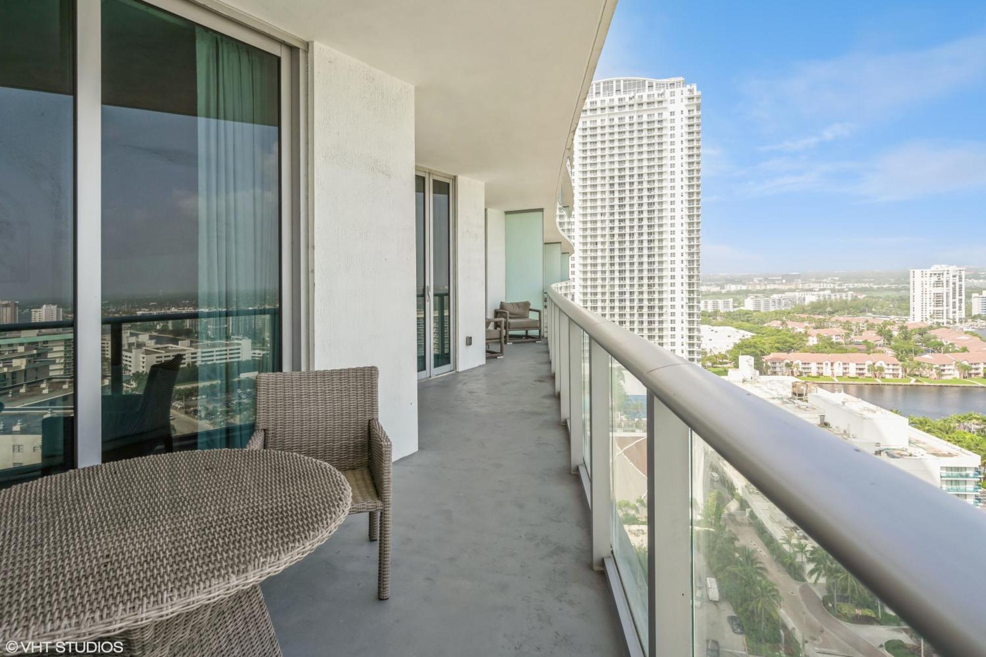 Lyfe Residence Building - Private Apts Over The Beach Hollywood Exterior photo
