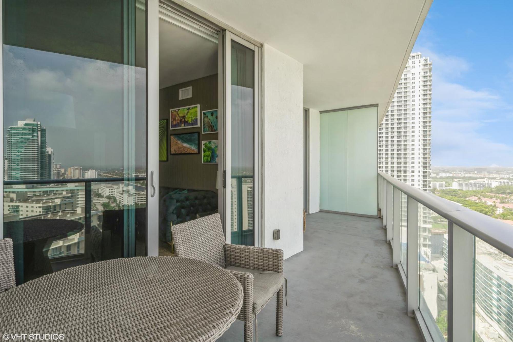 Lyfe Residence Building - Private Apts Over The Beach Hollywood Exterior photo